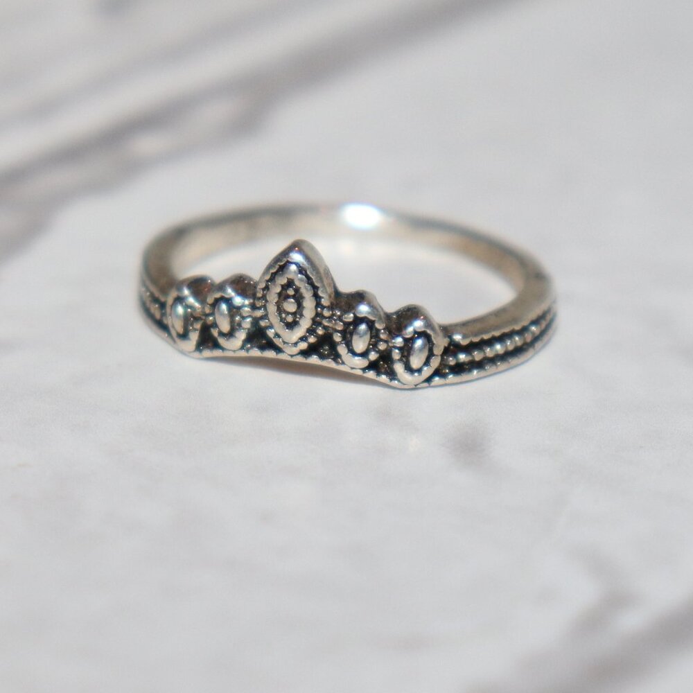✨ Beautiful Silver Statement Ring – Size 6.5 Bold Shine · Sculptural Design ·
